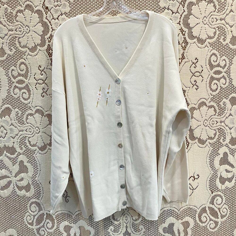 vintage cream v-neck slouchy oversized cardigan sweater with handpainted daisies
